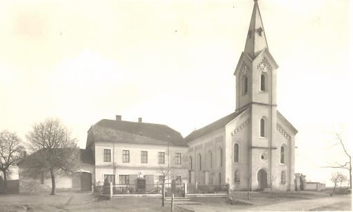 Kostel a fary / Historická fotografie 