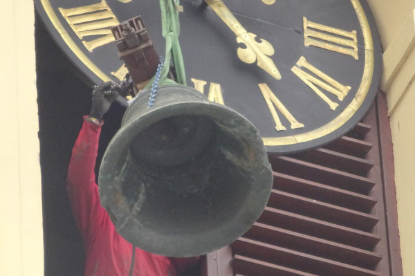 Stěhování zvonu Karl z věže / Autor fotografie: Josef Pokorný