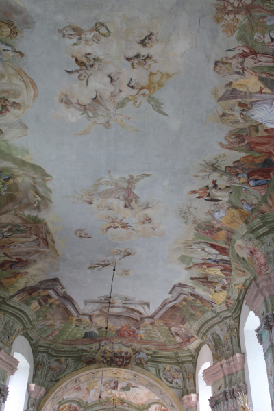 Interiér kostela, strop v lodi s nástropní malbou  / Autor fotografie: Michal Šelemba